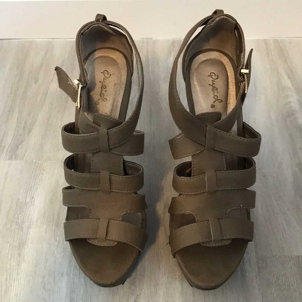 Taupe strapy open toed platform heel